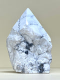 Howlite point 393g
