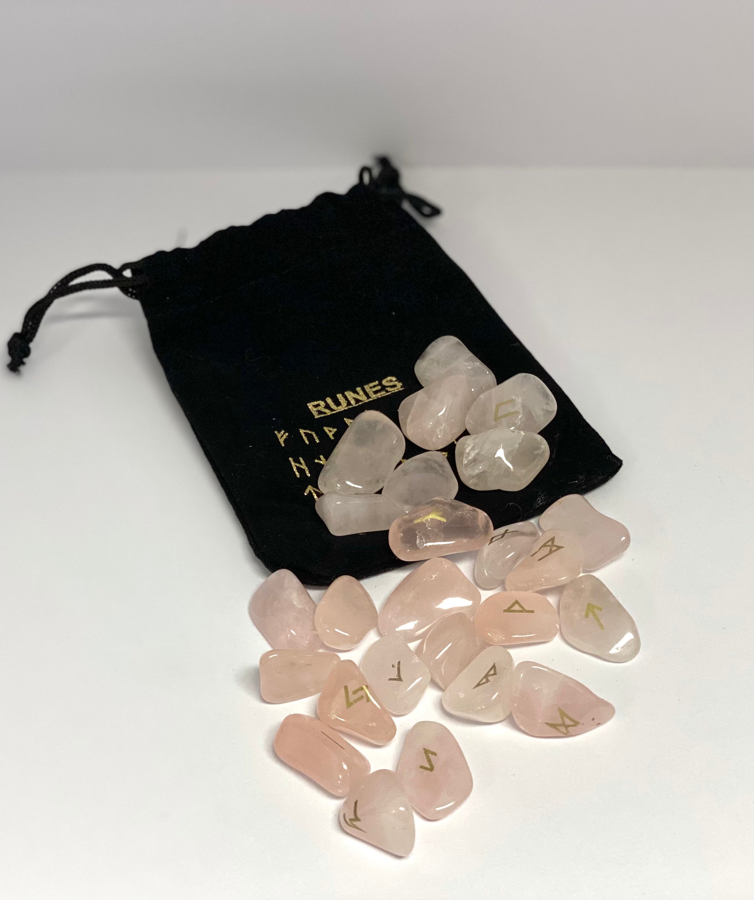 Runes Set Rose Quartz With Bag
