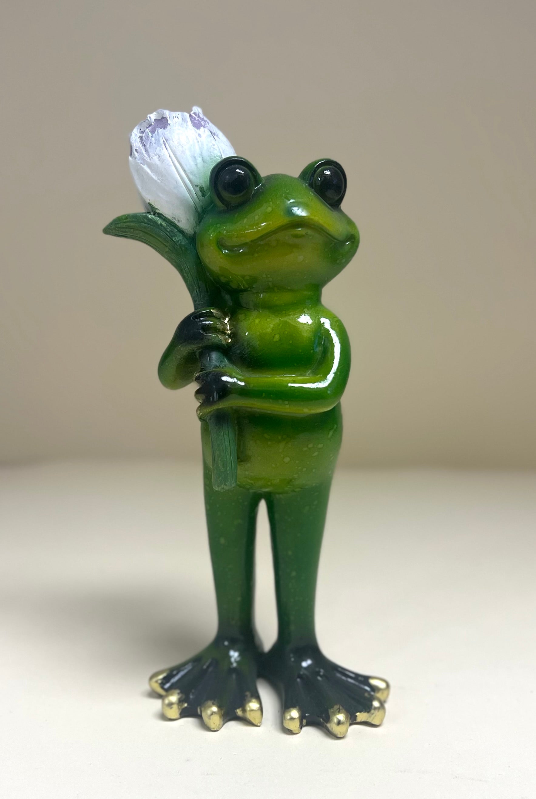 Frog holding Flower 16cm