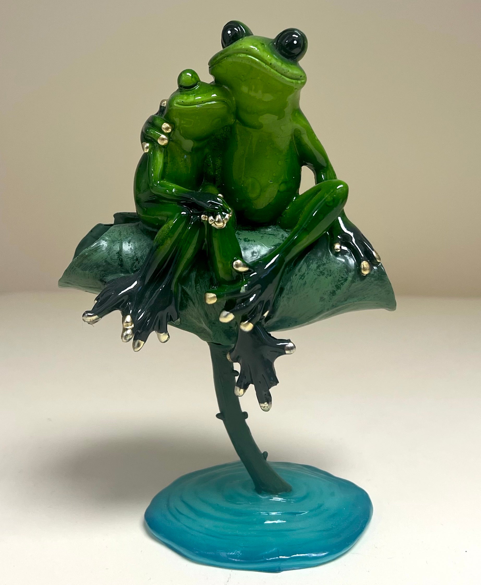 Frogs on Lillypad 16cm