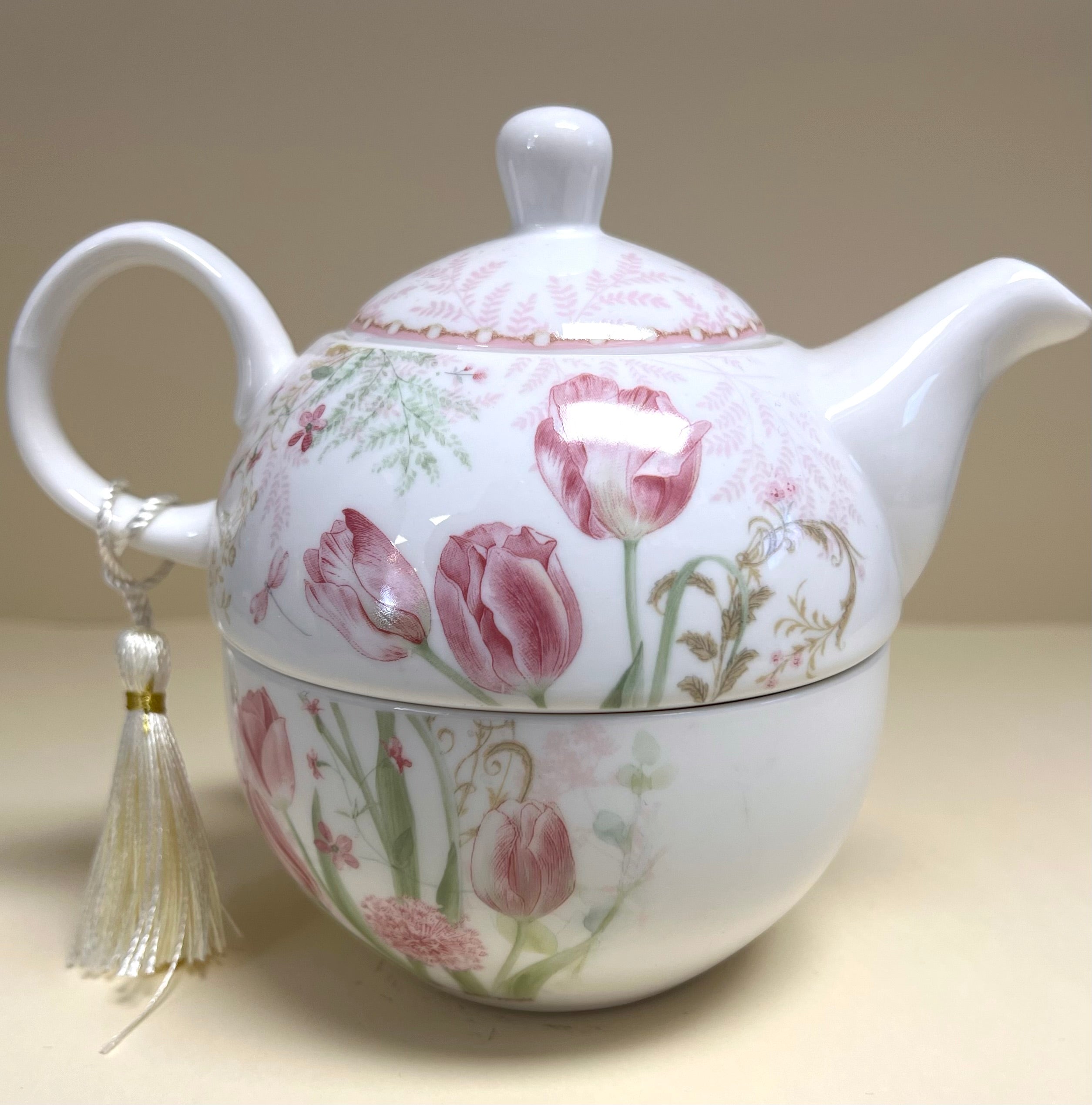 Tulip Teapot and Cup Ceramic Set with Box
